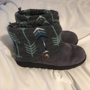 Muk Luks women’s boots with ombré arrows